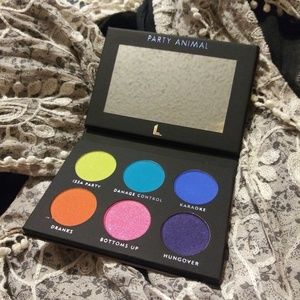 ✨Brand New! Eyeshadow palette!✨